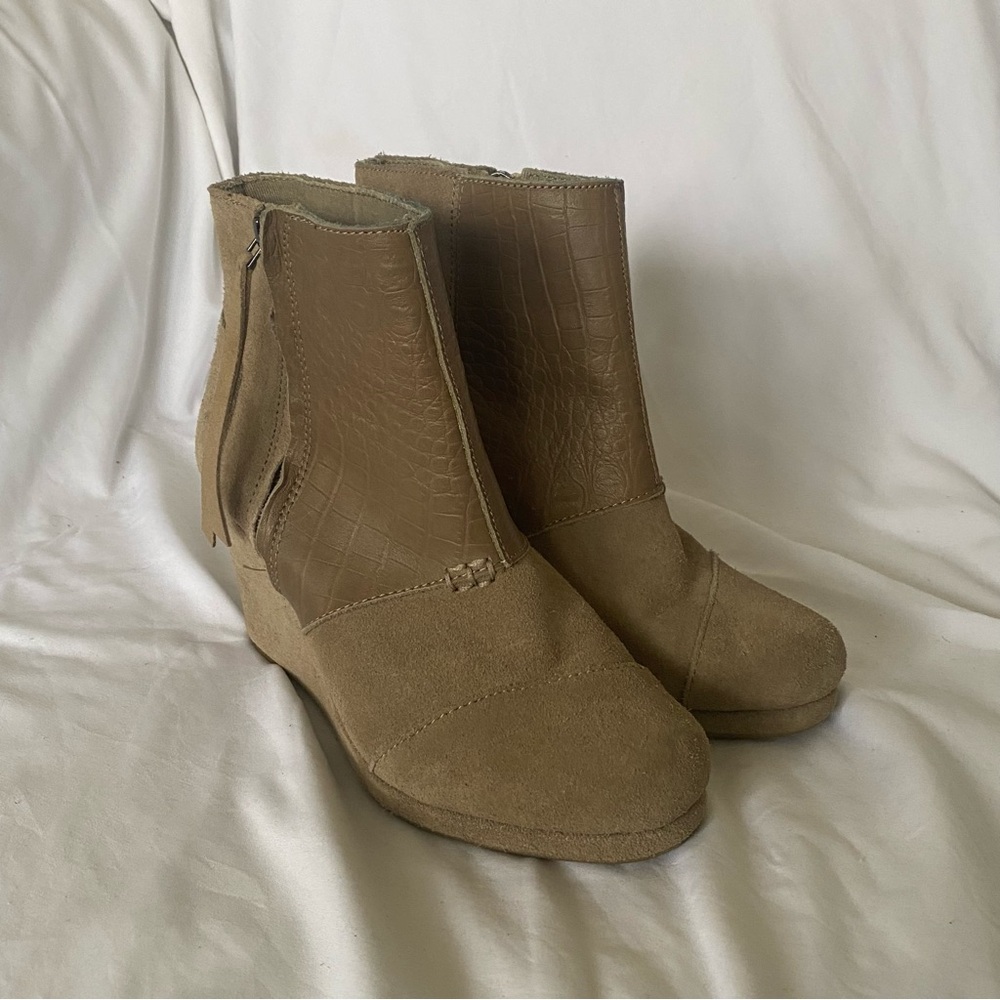 Toms Wedge Heel Boots Tan Size 6.5